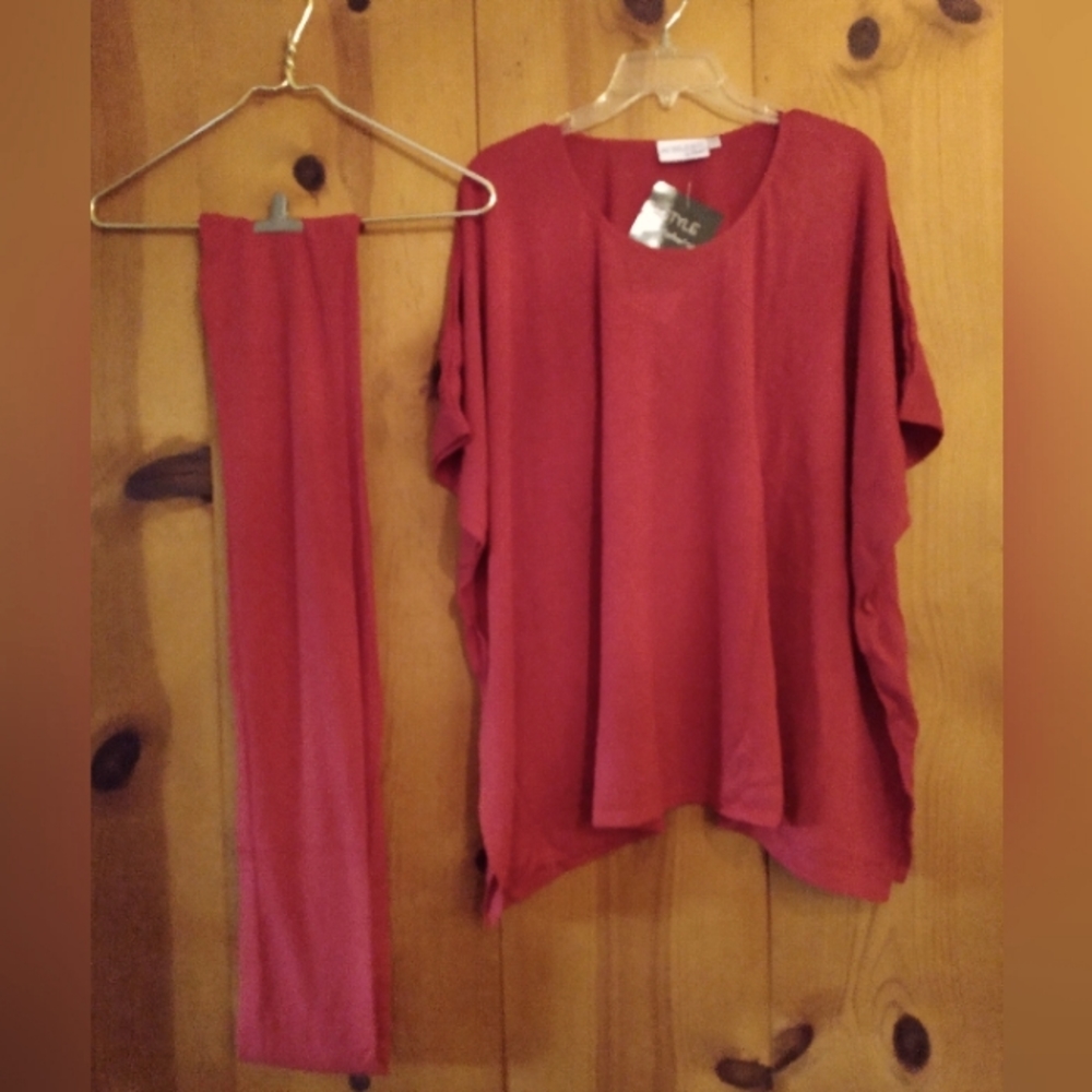 Attitudes Knit Top/Infinity Scarf Duet